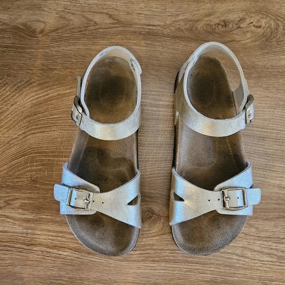 Kipling Sandals Gold Size 2